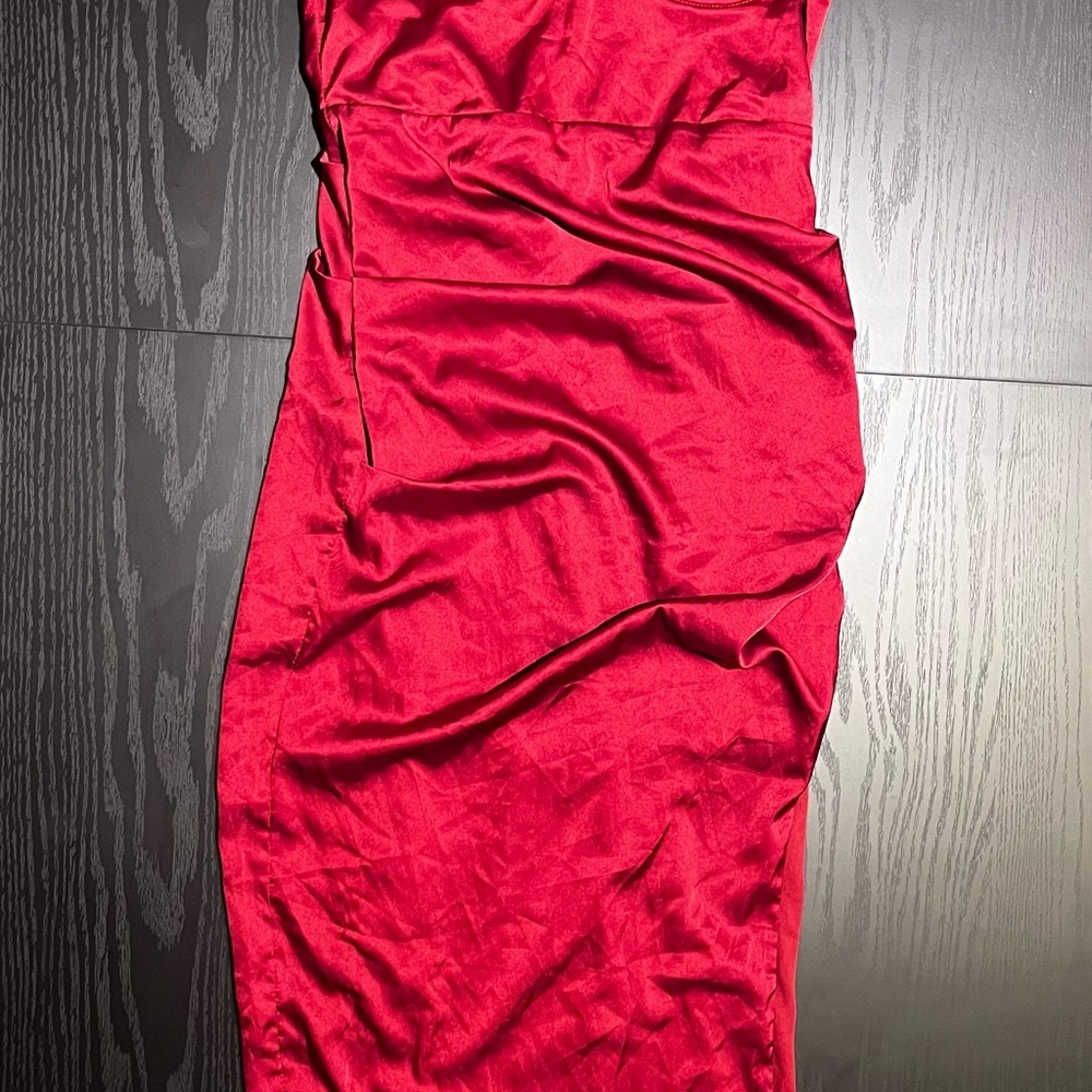 Chic Strapless Red Dress